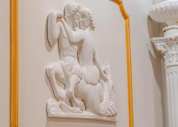 לינה וארוחת בוקר Matisse Royal 4*